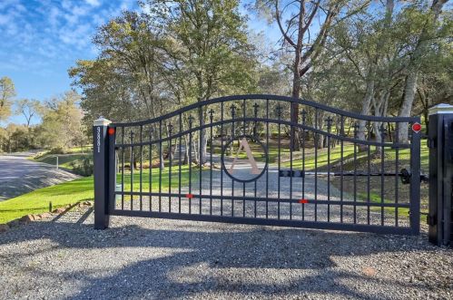 9881 Peoria Rd, Browns Valley, CA 95918-9665