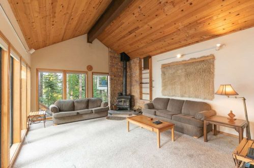 14270 Shr Dr, Truckee CA  96161-3430 exterior