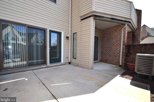 905 Cherrington Dr, Harrisburg, PA 17110-9493