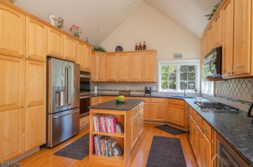33 Roc Etam Rd, Dover NJ  07869-2427 exterior