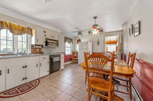 7 Dauntless Ln, Plaistow, NH 03865-2304