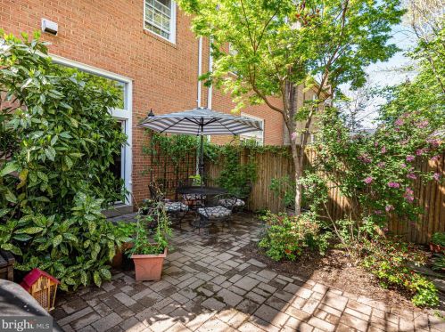 5271 Bradgen Ct, Springfield VA  22151-3505 exterior