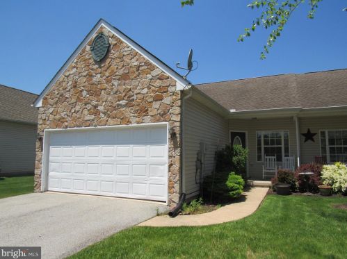 1864 Deerfield Dr, York, PA 17315-3707