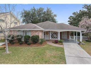 821 Smith Dr, Metairie, LA 70005-2327