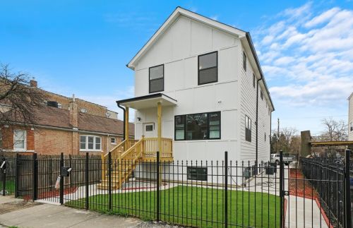 837 Avers Ave, Chicago, IL 60651-3702