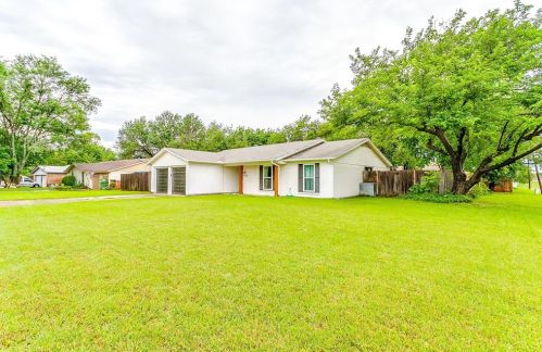 7300 Maple Dr, Fort Worth, TX 76180-6334