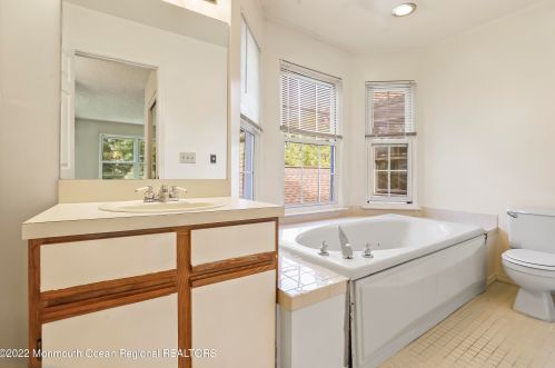 7 Old Orch Ln, Tinton Falls NJ 07712-2569 exterior