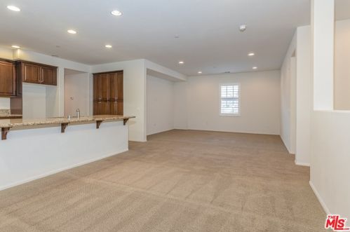 172 Full Moon, Irvine CA  92618-8806 exterior