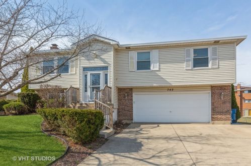 742 Fox Ave, Glendale Heights, IL 60139-2910