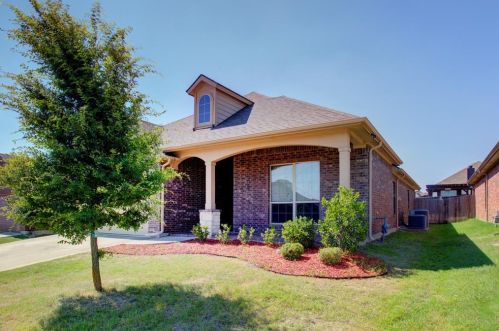 3040 San Fernando Dr, Fort Worth TX  76177-2708 exterior