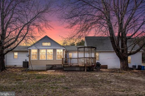 136 1st St, Fredericksburg, VA 22405-3546