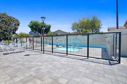 25 Brookfield, Irvine CA  92604-3242 exterior