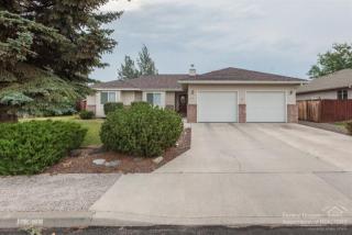 641 20th St, Eagle Crest, OR 97756-8811
