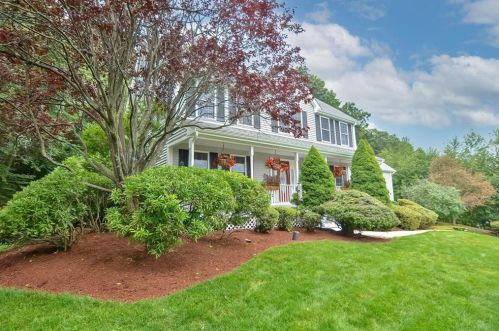 37 Timberland Dr, Lincoln, RI 02865-1013