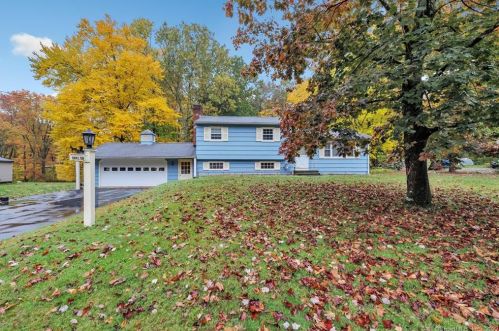 43 Chalk Hill Rd, Upper Stepney, CT 06468-1246