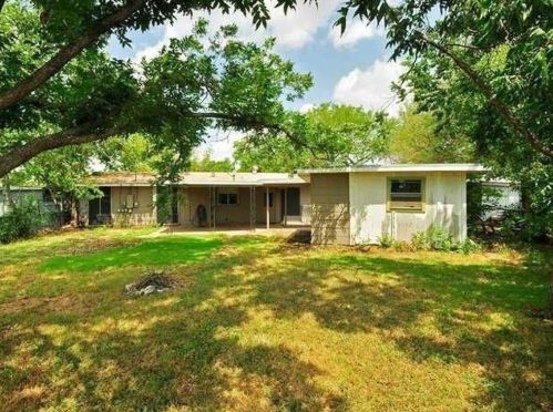 6205 Dorchester Dr, Austin TX  78723-2031 exterior