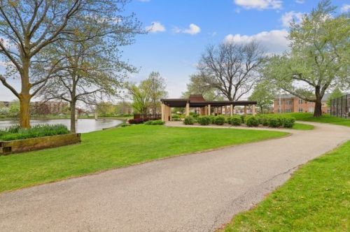 1026 Hunt Club Dr, Mount Prospect, IL 60056-4226