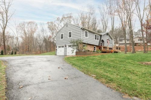 346 Waverly Rd, Huntington, CT 06484-3432