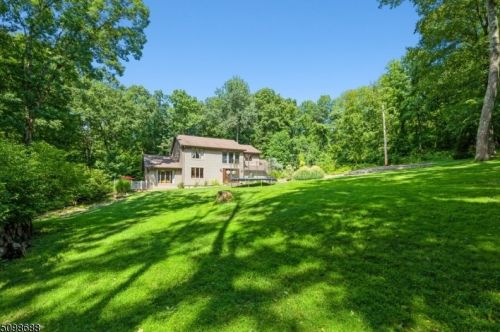 102 Drakestown Rd, Hackettstown NJ  07840-5686 exterior