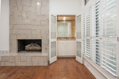 4920 Riv Bnd Dr, Fort Worth TX  76109 exterior