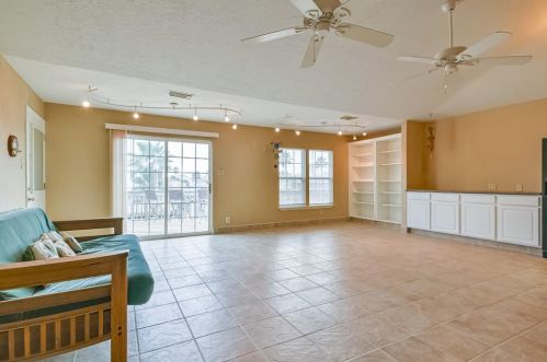 22101 Lampasas Dr, Galveston, TX 77554-9622