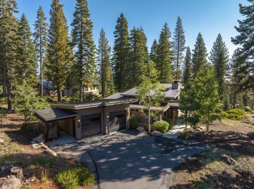8370 Valhalla Dr, Truckee CA  96161-4296 exterior