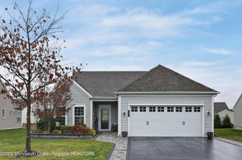 74 Addlestone Ln, Lakehurst, NJ 08759-7328