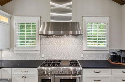 2908 Mabry Rd, Atlanta GA  30319-2683 exterior