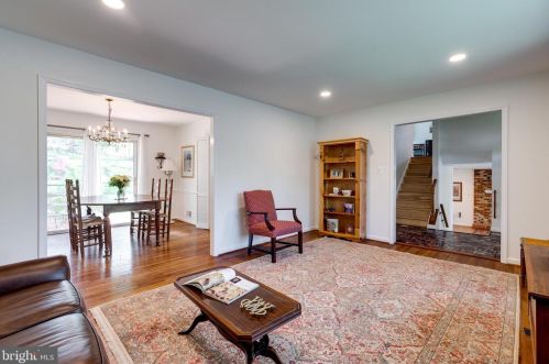 7813 New London Dr, Springfield VA  22153-2736 exterior