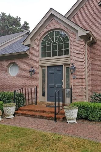 115 Grosvenor Pl, Atlanta, GA 30328-4852