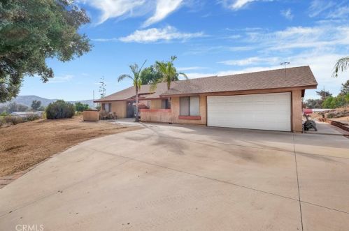 19435 Cowan Rd, Perris, CA 92570-9469