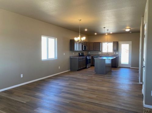 6217 Sawyer Ridge Dr, Pueblo, CO 81008