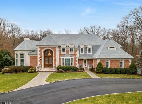 18 Blue Jay Ct, Warren, NJ 07059-6759