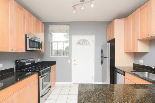 1421 Jonquil Ter, Chicago, IL 60626-1211
