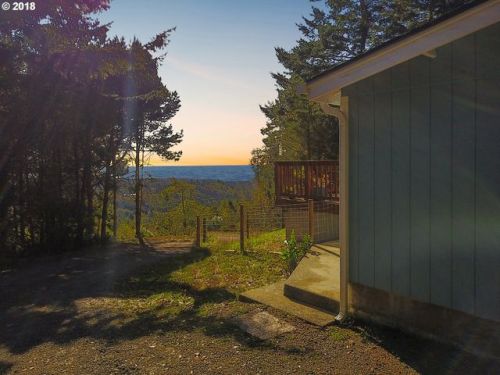 18945 Pacific Crest Dr, Harbor, OR 97415-8192