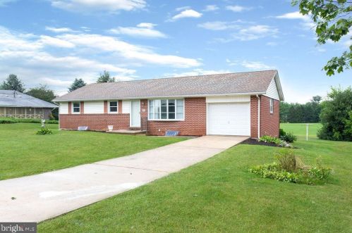 4635 Darlington Rd, York, PA 17408-6101