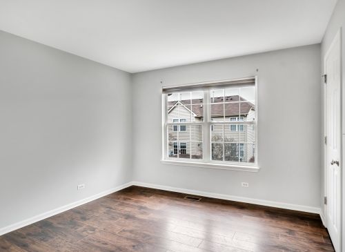 590 Yorkshire Ln, Pingree Grove IL  60140-9159 exterior