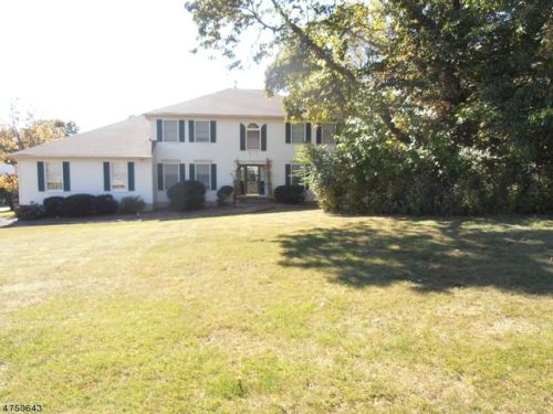 8 Victoria Dr, Roxbury Township, NJ 07836-9635