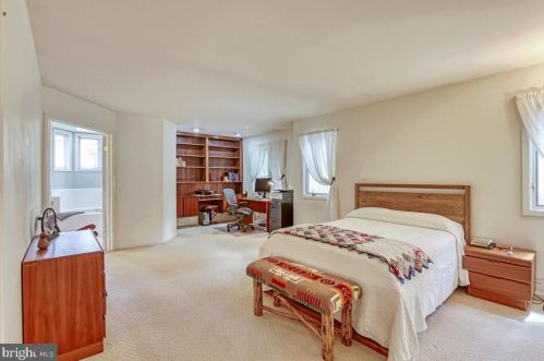 283 Sayre Dr, Princeton NJ  08540-5872 exterior