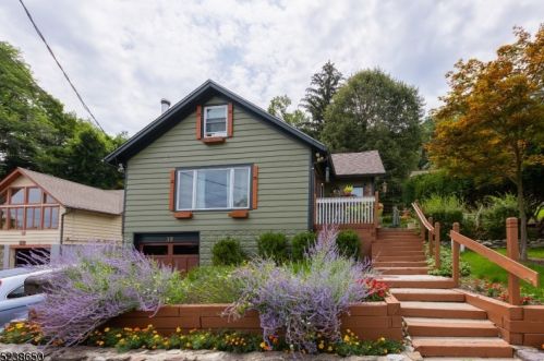 35 Birch Pkwy, Sparta, NJ 07871-1204