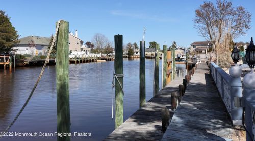 207 Clearwater Dr, Lacey, NJ 08731-5141