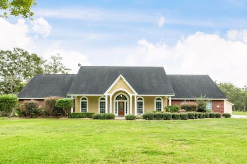 359 Westwood Rd, Angleton, TX 77515-7436