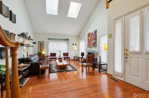 62 Springwood Ct, Princeton NJ  08540-9404 exterior