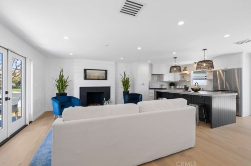 9261 Christine Dr, Huntington Beach CA  92646-8355 exterior