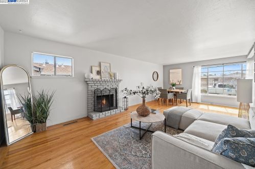 25728 Evergreen Dr, Hayward, CA 94544-2658