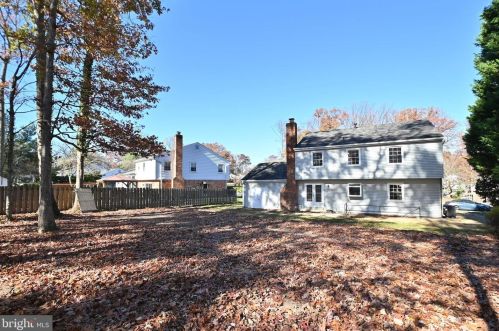 6153 Roxbury Ave, Springfield VA  22152-1625 exterior