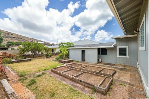 370 Elelupe Rd, Honolulu HI  96821-2248 exterior