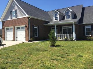 1447 Avery Ln, Pigeon Forge, TN 37862-6830