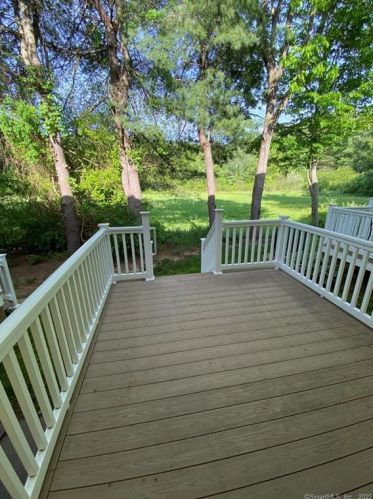 4 Countryside Ln, Middletown, CT 06457-5557