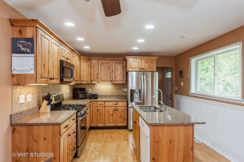1829 Iris Dr, Palatine, IL 60074-1246
